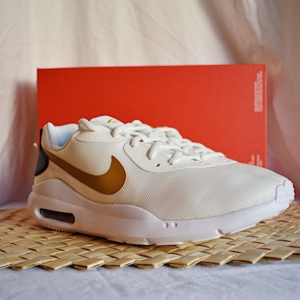 🚨SOLD🚨NEW WMNS Nike Air Max Oketo - Picture 2 of 7